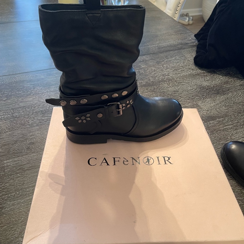 Leather moto-boots brand new with the box size 38.
